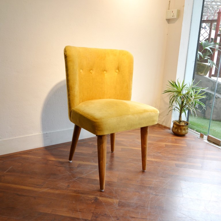 Aryan Reading Chair